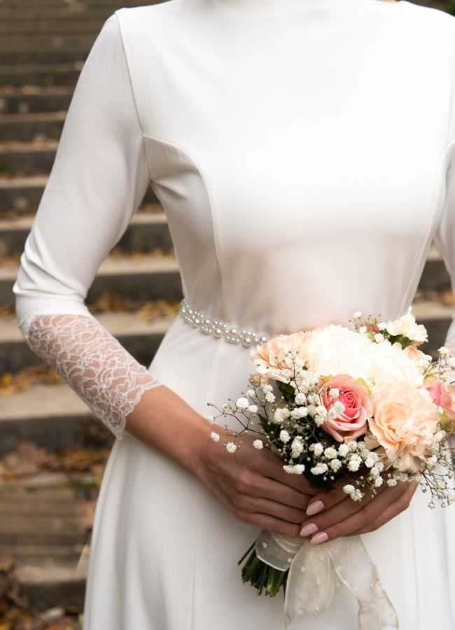 Les artisans couturiers TILLI upcyclent et transforment votre robe de mariée.