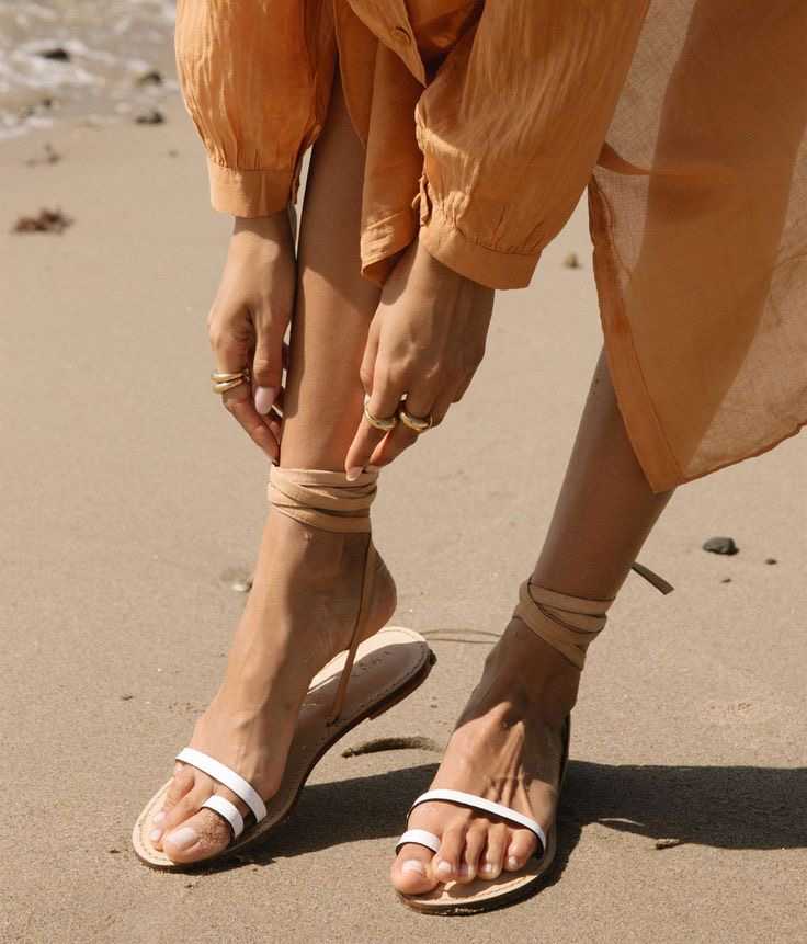 Les artisans cordonniers TILLI réparent les semelles de vos sandales !