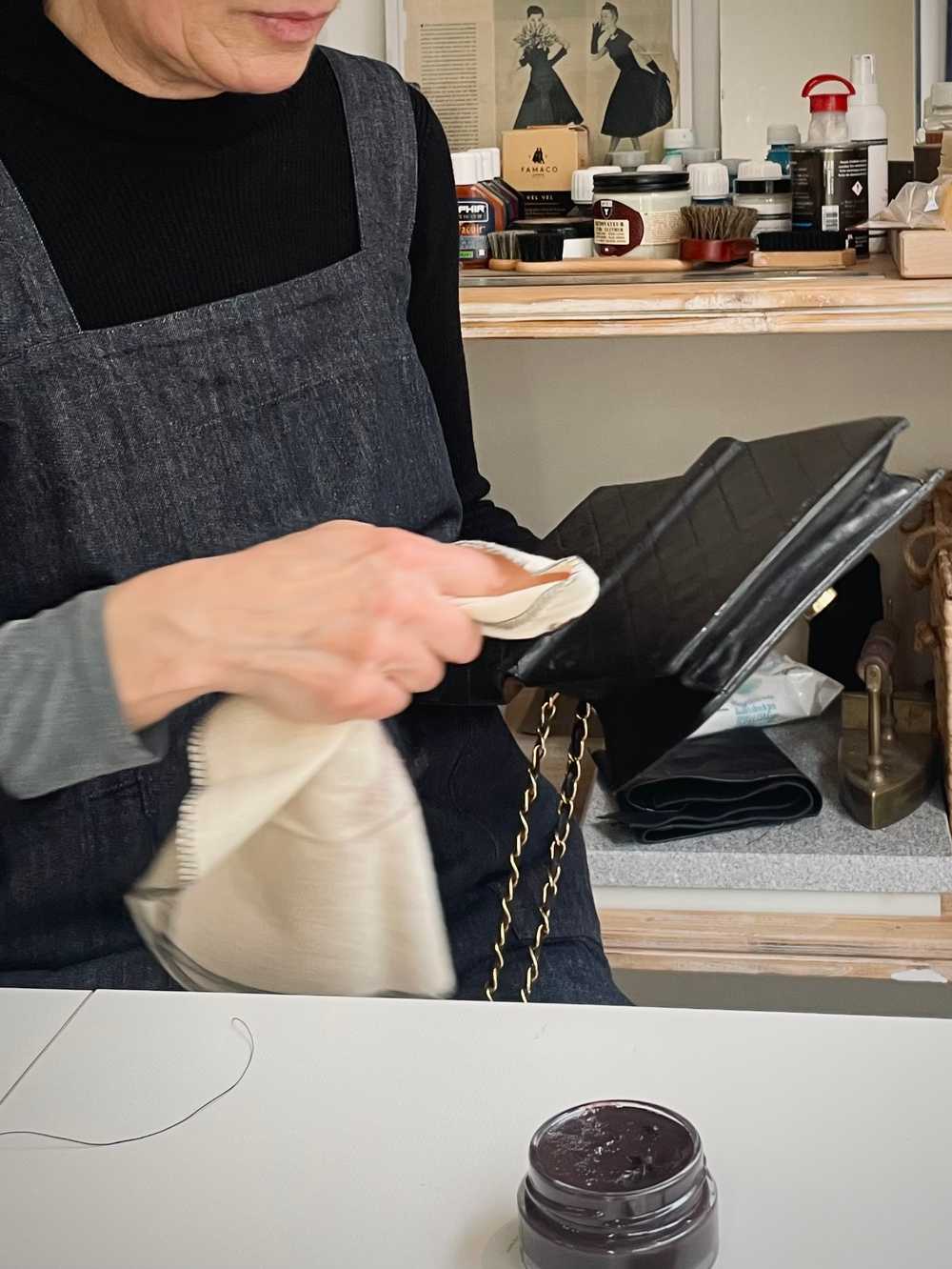 Les artisans TILLI vous expliquent comment nettoyer le cuir de vos chaussures ou de vos sacs