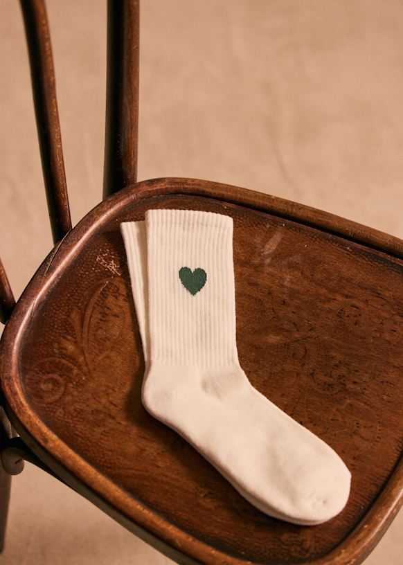 Les artisans TILLI personnalisent le vêtement de votre moitié avec un mot doux 